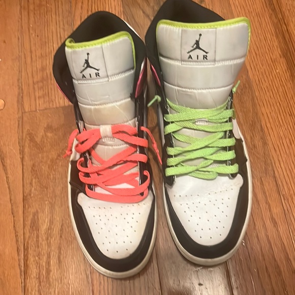 jordan 1s - Picture 1 of 4